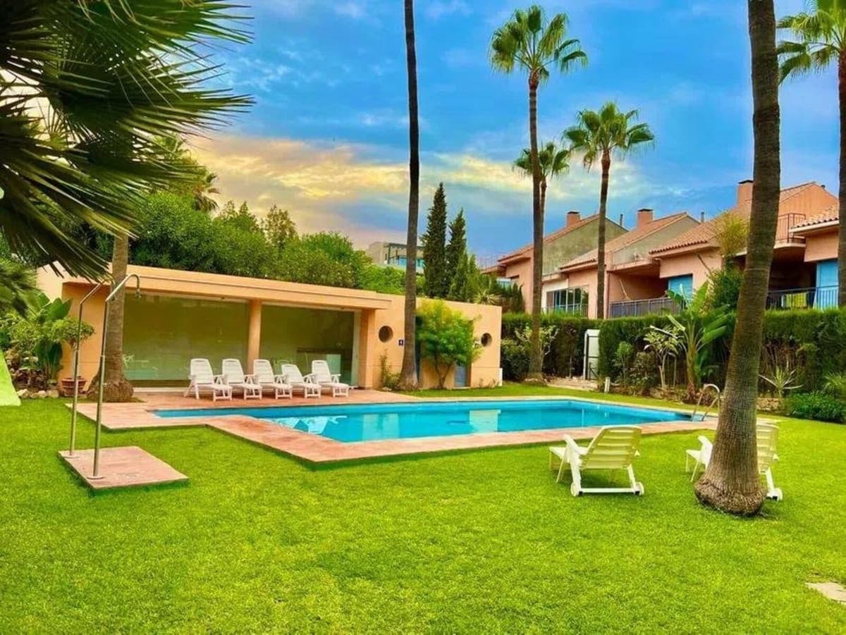 5 chambre Maison de Ville à vendre à Nueva Andalucia avec piscine garage - 918 000 € (Ref: 9778779)