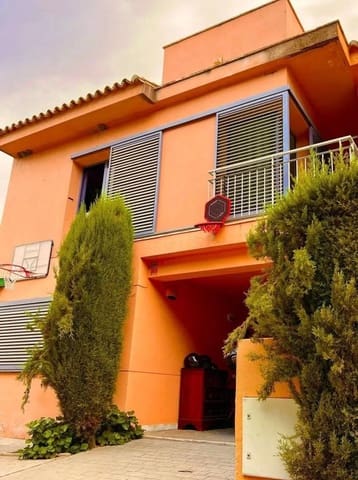 5 sypialnia Dom na sprzedaż w Nueva Andalucia, Marbella z basenem garażem - 918 000 € (Ref: 9778779)