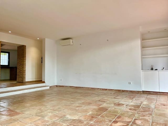 3 sypialnia Willa na sprzedaż w Marbella z basenem garażem - 1 680 000 € (Ref: 9778784)