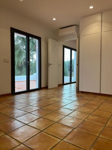 3 sypialnia Willa na sprzedaż w Marbella z basenem garażem - 1 680 000 € (Ref: 9778784)
