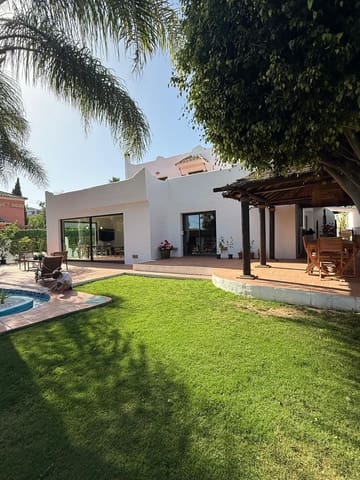3 sypialnia Willa na sprzedaż w Marbella z basenem garażem - 1 680 000 € (Ref: 9778784)