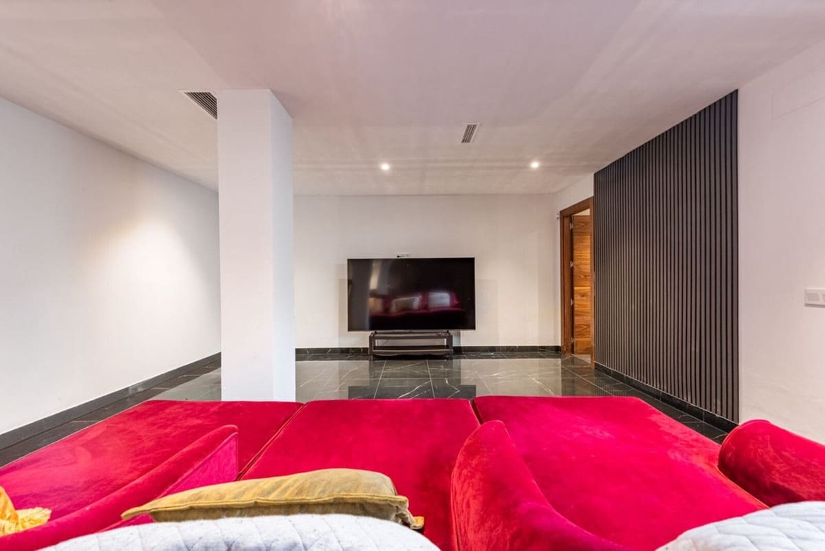 3 soverom Villa til salgs i Estepona med svømmebasseng garasje - € 1 440 000 (Ref: 9778785)