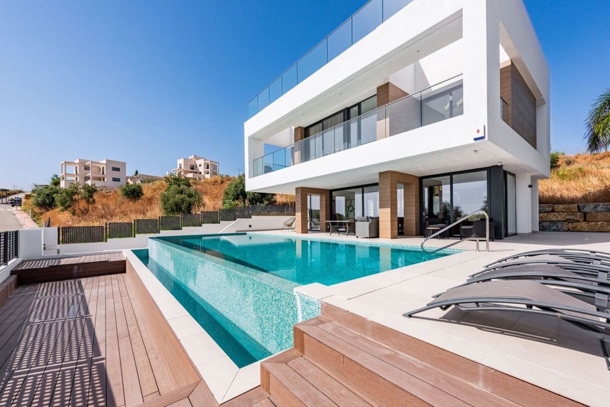 3 soverom Villa til salgs i Estepona med svømmebasseng garasje - € 1 440 000 (Ref: 9778785)