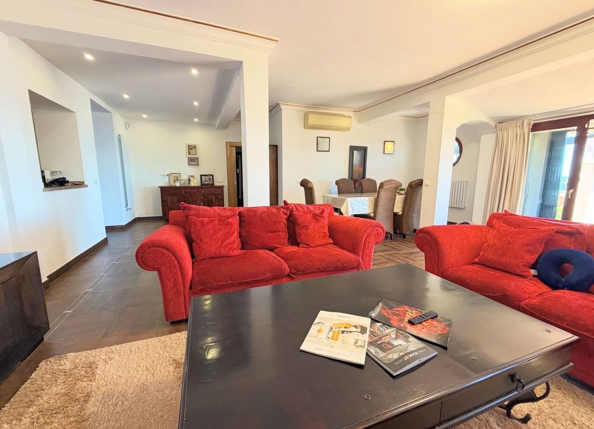 5 sypialnia Willa na sprzedaż w Buenas Noches z basenem garażem - 1 800 000 € (Ref: 9779932)