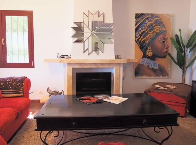 5 sypialnia Willa na sprzedaż w Buenas Noches, Estepona z basenem garażem - 1 800 000 € (Ref: 9779932)