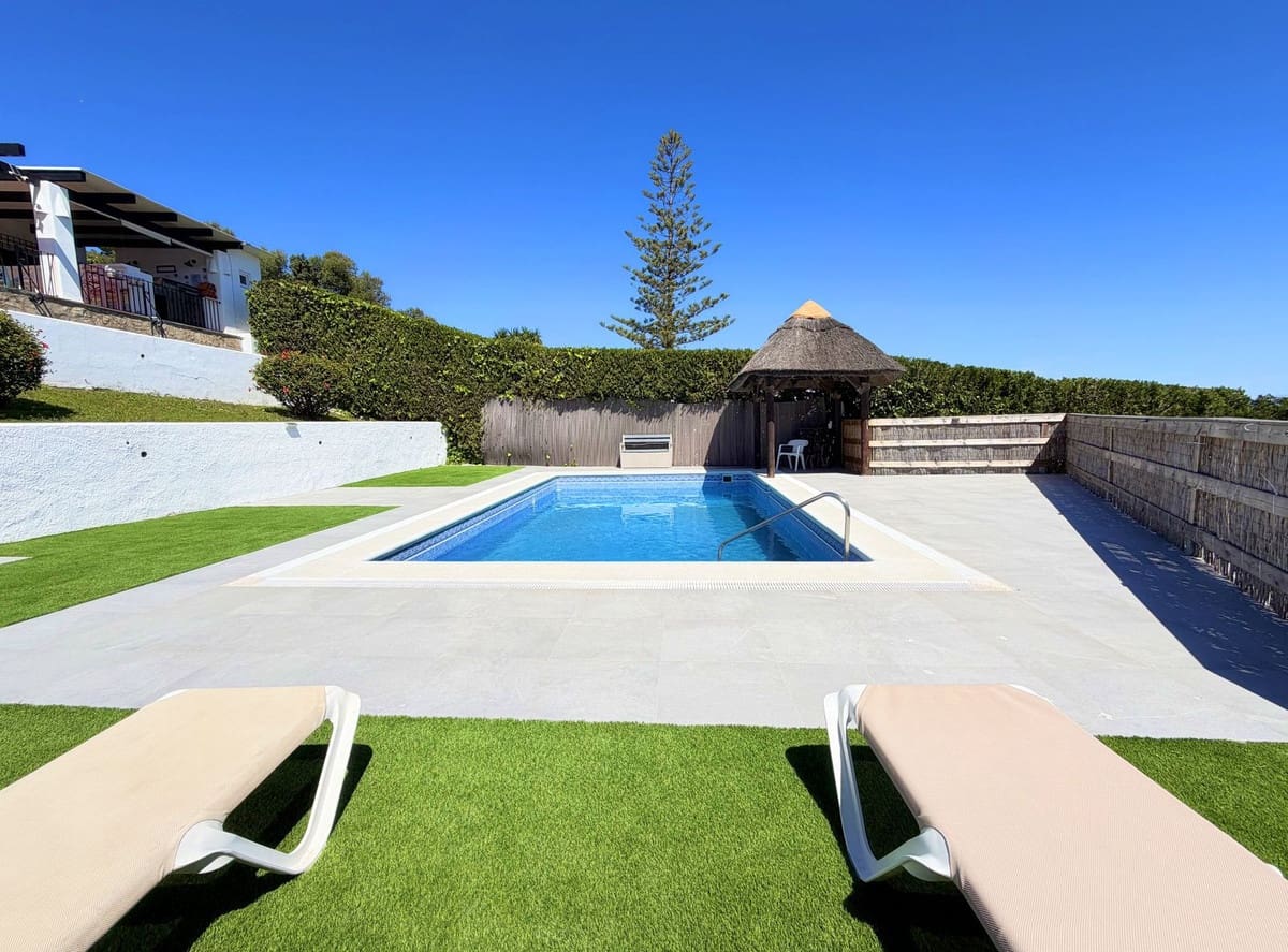 5 sypialnia Willa na sprzedaż w Buenas Noches z basenem garażem - 1 800 000 € (Ref: 9779932)