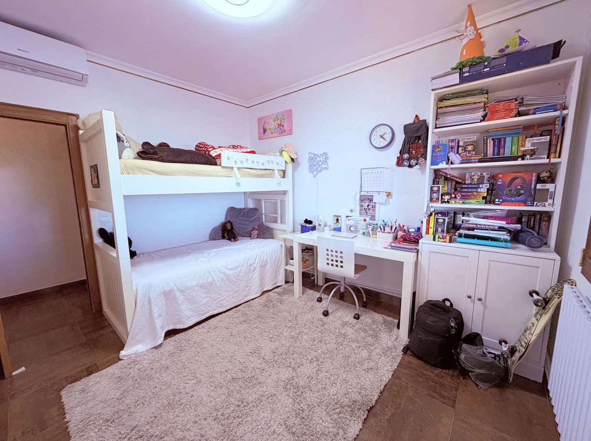 5 sypialnia Willa na sprzedaż w Buenas Noches z basenem garażem - 1 800 000 € (Ref: 9779932)