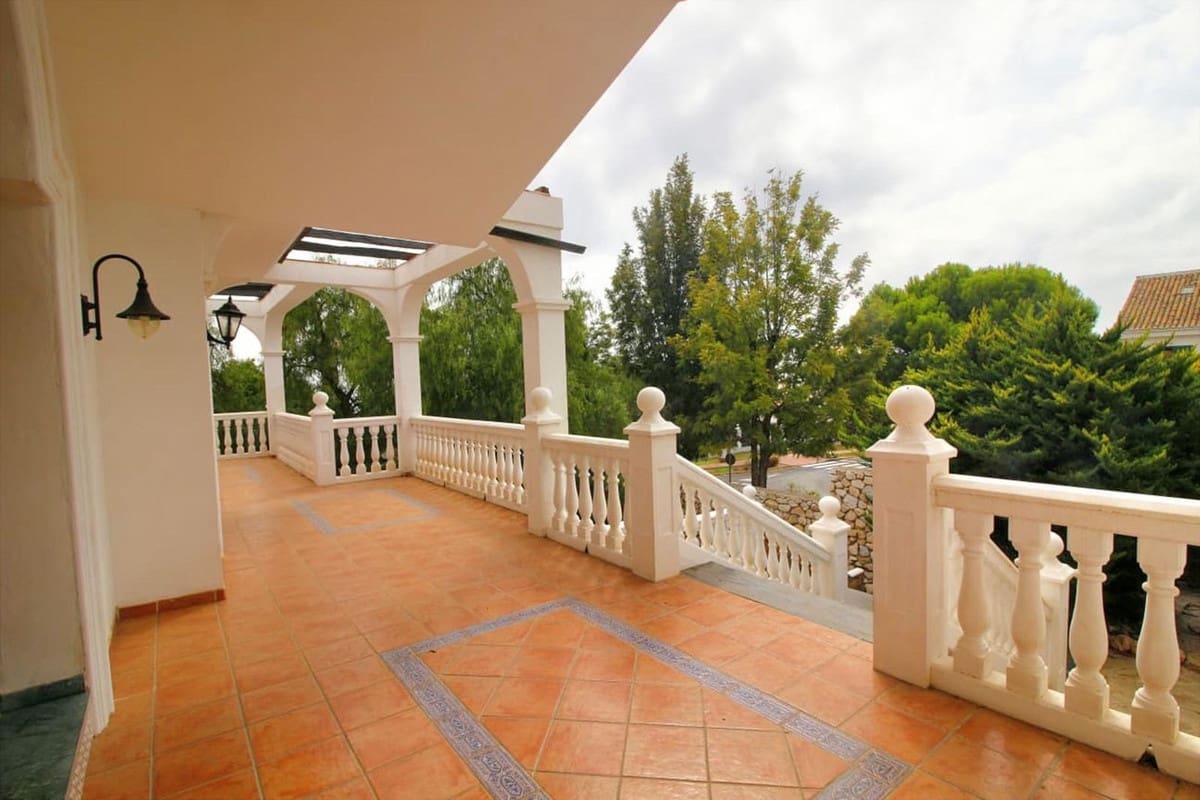 6 sypialnia Willa na sprzedaż w Benalmadena z basenem garażem - 1 600 000 € (Ref: 9779934)