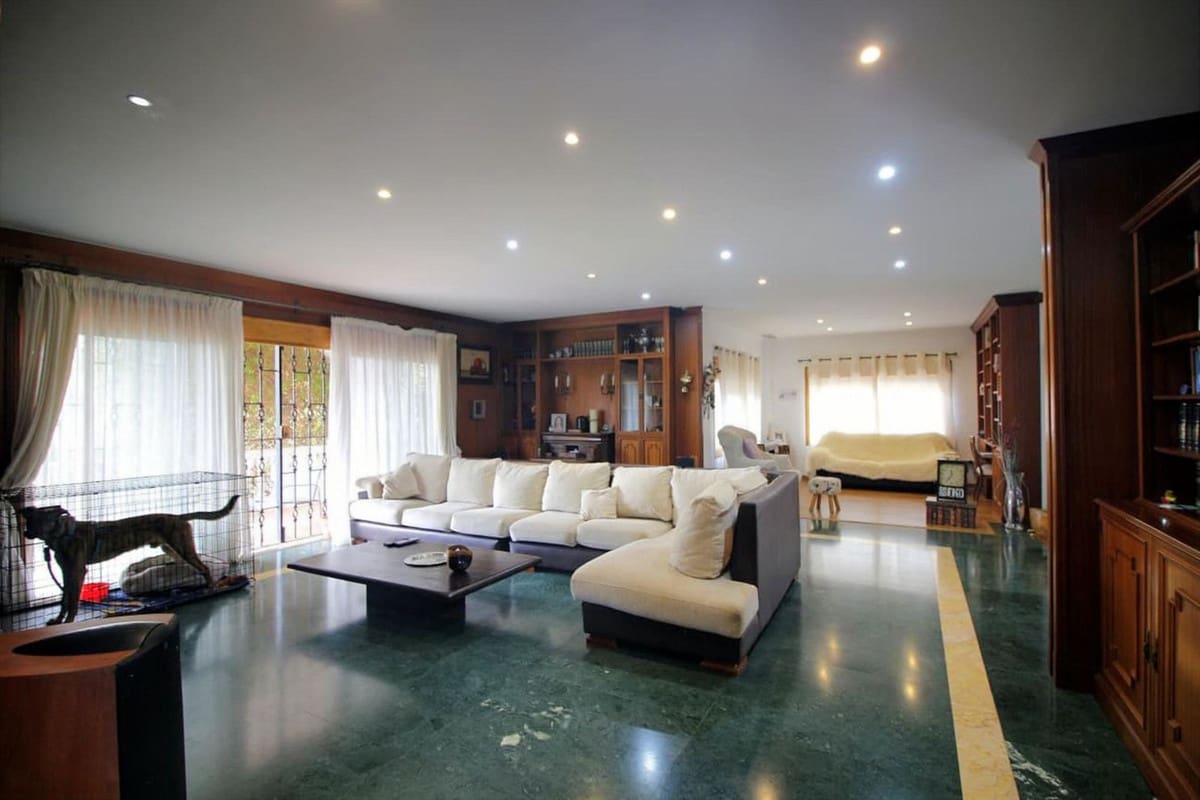 6 sypialnia Willa na sprzedaż w Benalmadena z basenem garażem - 1 600 000 € (Ref: 9779934)