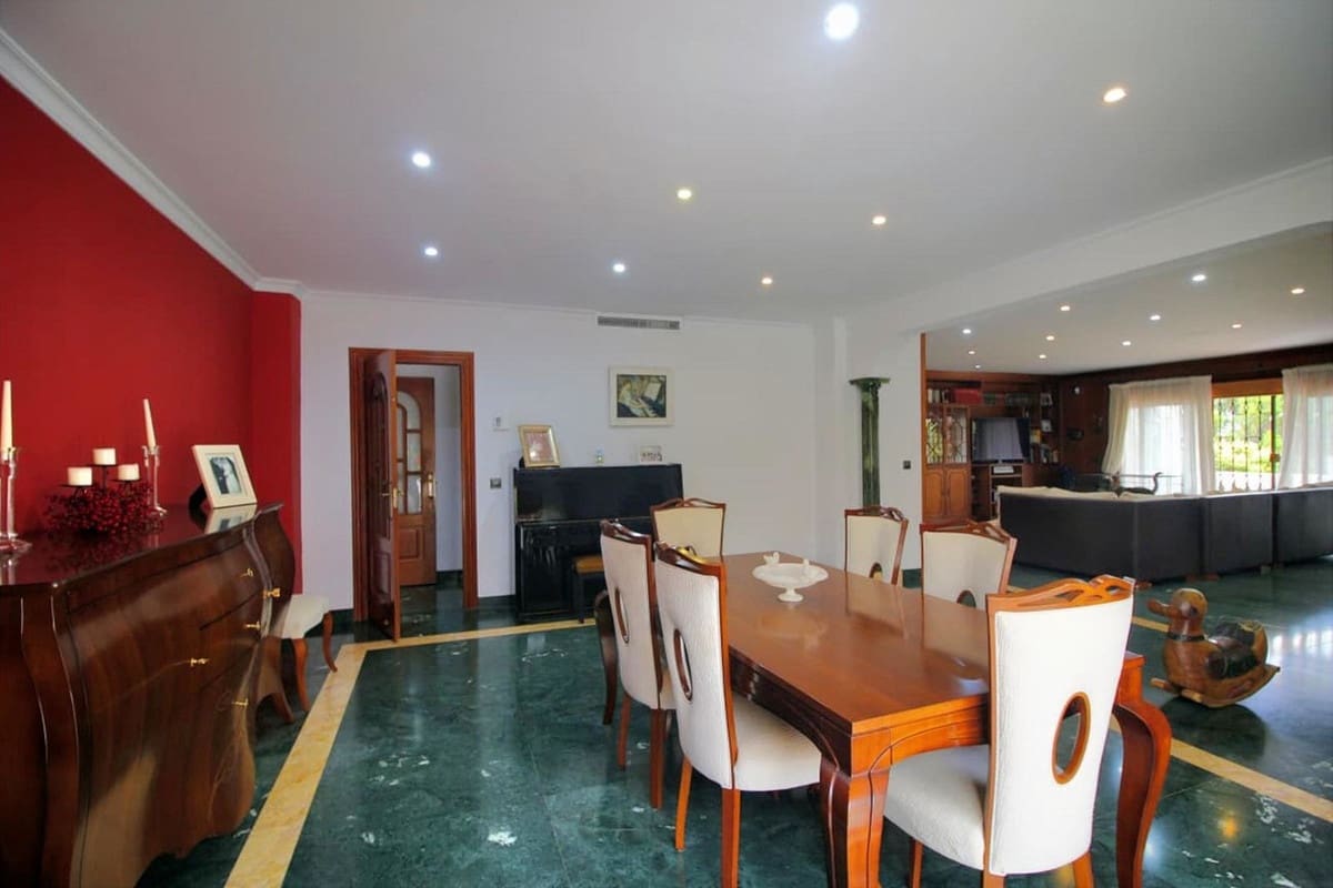 6 sypialnia Willa na sprzedaż w Benalmadena z basenem garażem - 1 600 000 € (Ref: 9779934)