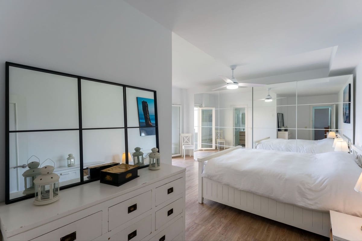 5 bedroom Villa for sale in Coin with pool garage - € 569,000 (Ref: 9779936)