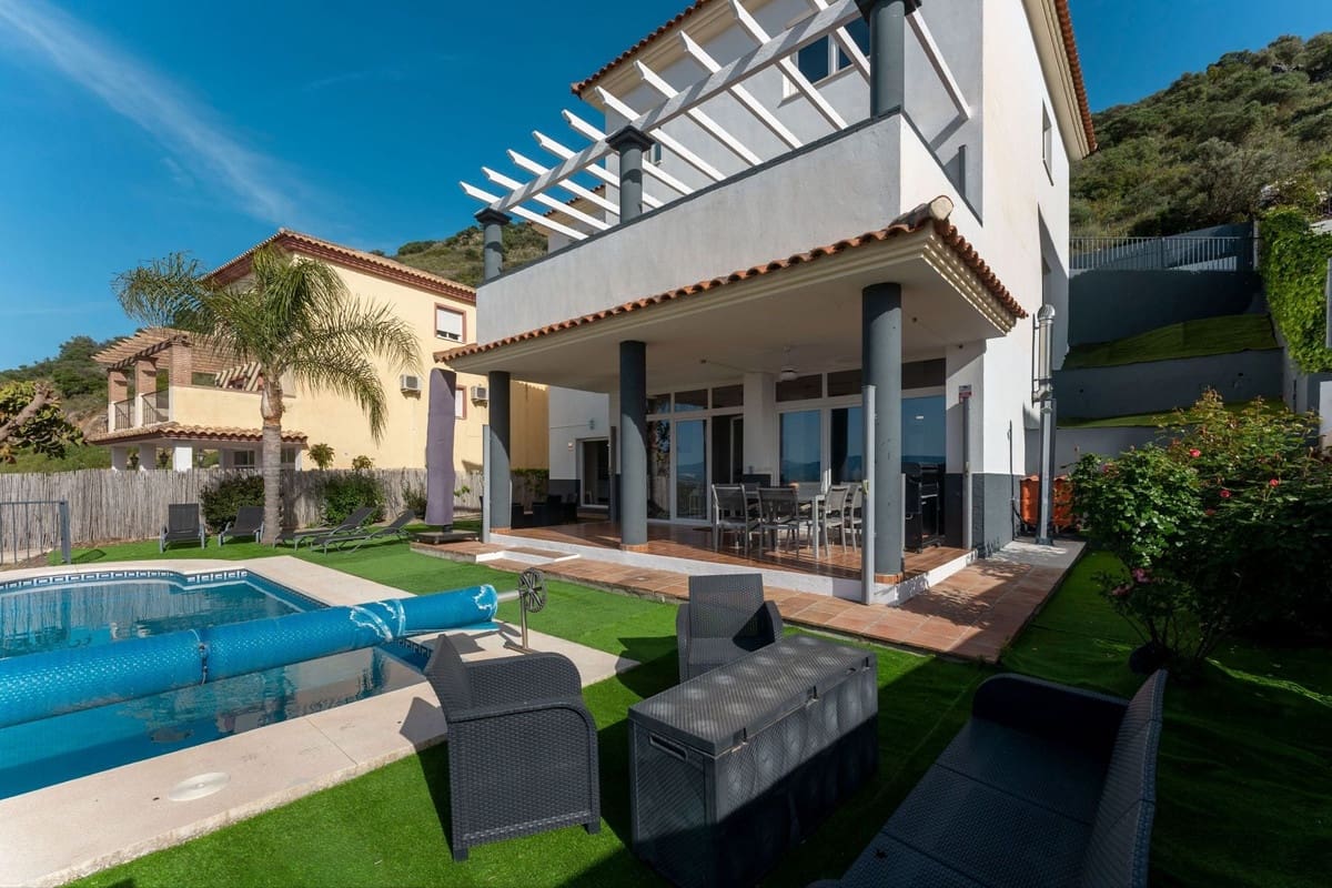 5 bedroom Villa for sale in Coin with pool garage - € 569,000 (Ref: 9779936)