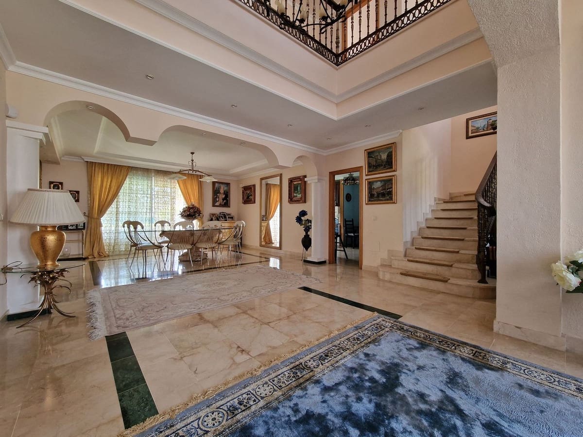 5 soveværelse Villa til salg i Guadalmina med swimmingpool garage - € 2.245.000 (Ref: 9781284)