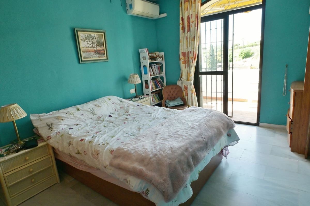 4 chambre Maison de Ville à vendre à Calahonda avec piscine garage - 635 000 € (Ref: 9782195)