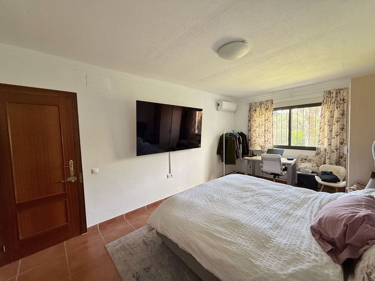 4 chambre Maison de Ville à vendre à Calahonda avec piscine garage - 635 000 € (Ref: 9782195)