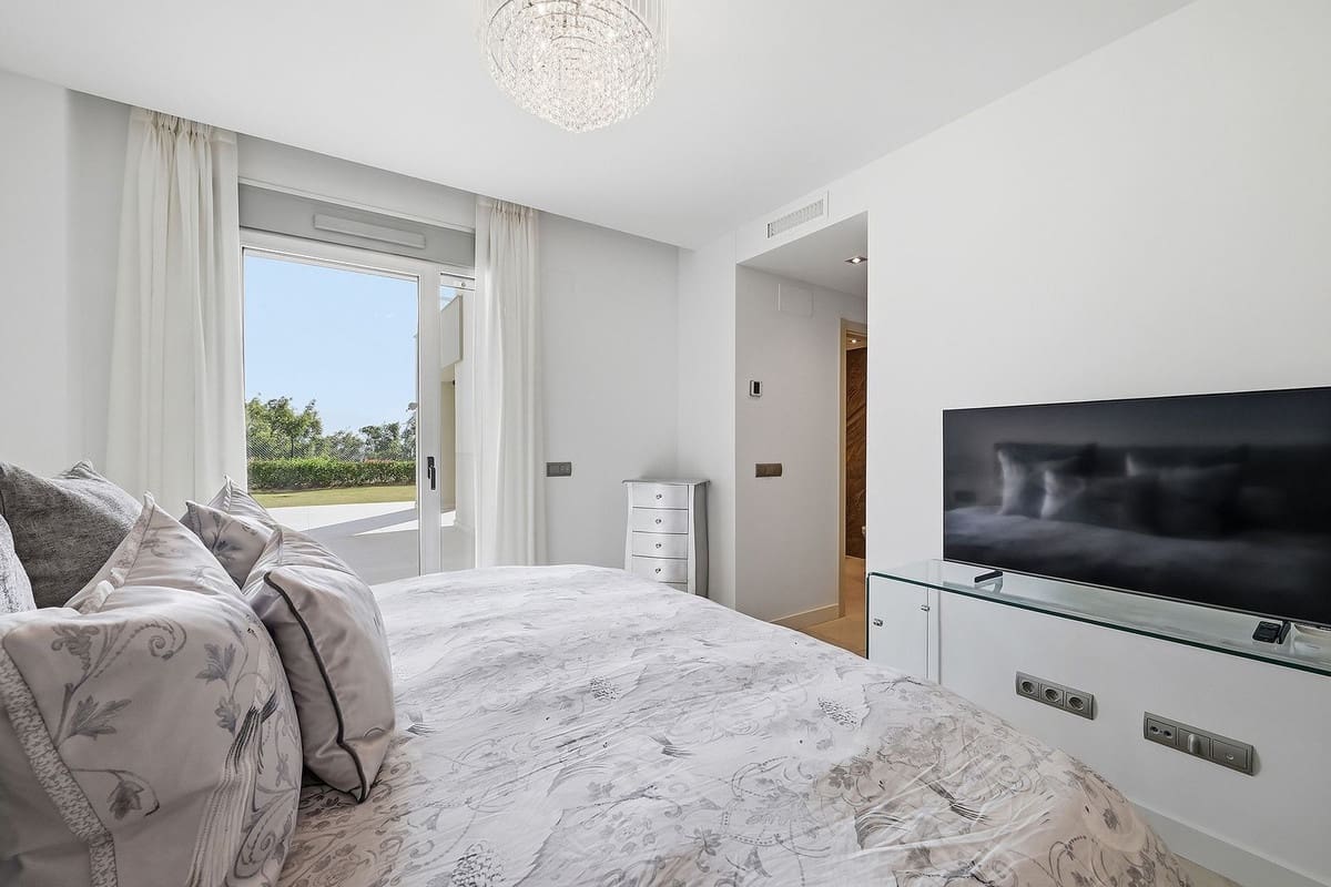 3 sypialnia Apartament na sprzedaż w La Cala de Mijas z basenem garażem - 599 000 € (Ref: 9782196)