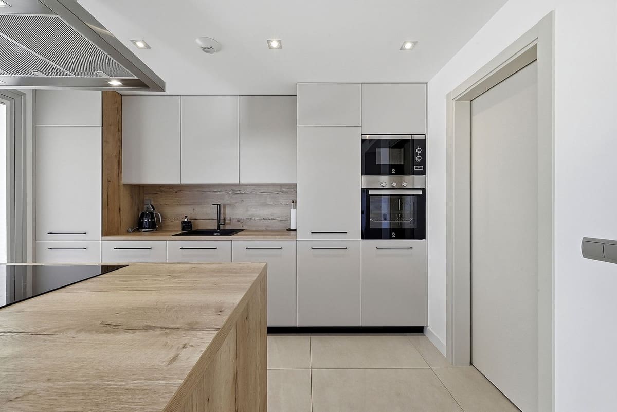 3 sypialnia Apartament na sprzedaż w La Cala de Mijas z basenem garażem - 599 000 € (Ref: 9782196)