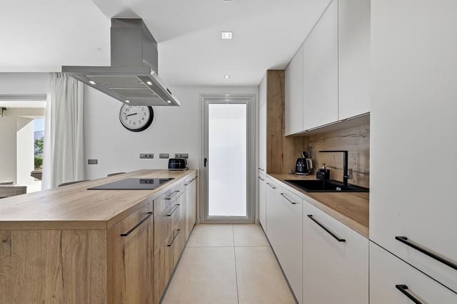 3 sypialnia Apartament na sprzedaż w La Cala de Mijas, Mijas z basenem garażem - 599 000 € (Ref: 9782196)