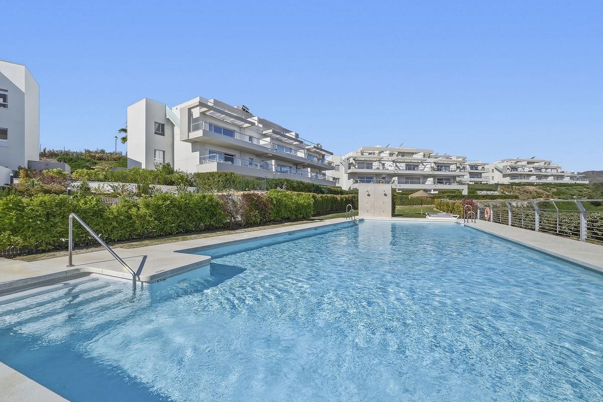 3 sypialnia Apartament na sprzedaż w La Cala de Mijas z basenem garażem - 599 000 € (Ref: 9782196)