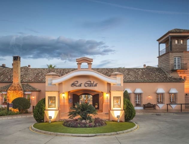 3 sypialnia Apartament na sprzedaż w La Cala de Mijas, Mijas z basenem garażem - 595 000 € (Ref: 9782197)