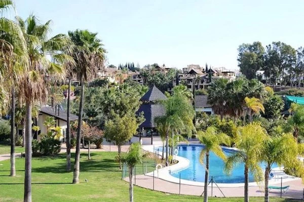 2 sypialnia Apartament na sprzedaż w Estepona z basenem garażem - 390 000 € (Ref: 9787029)
