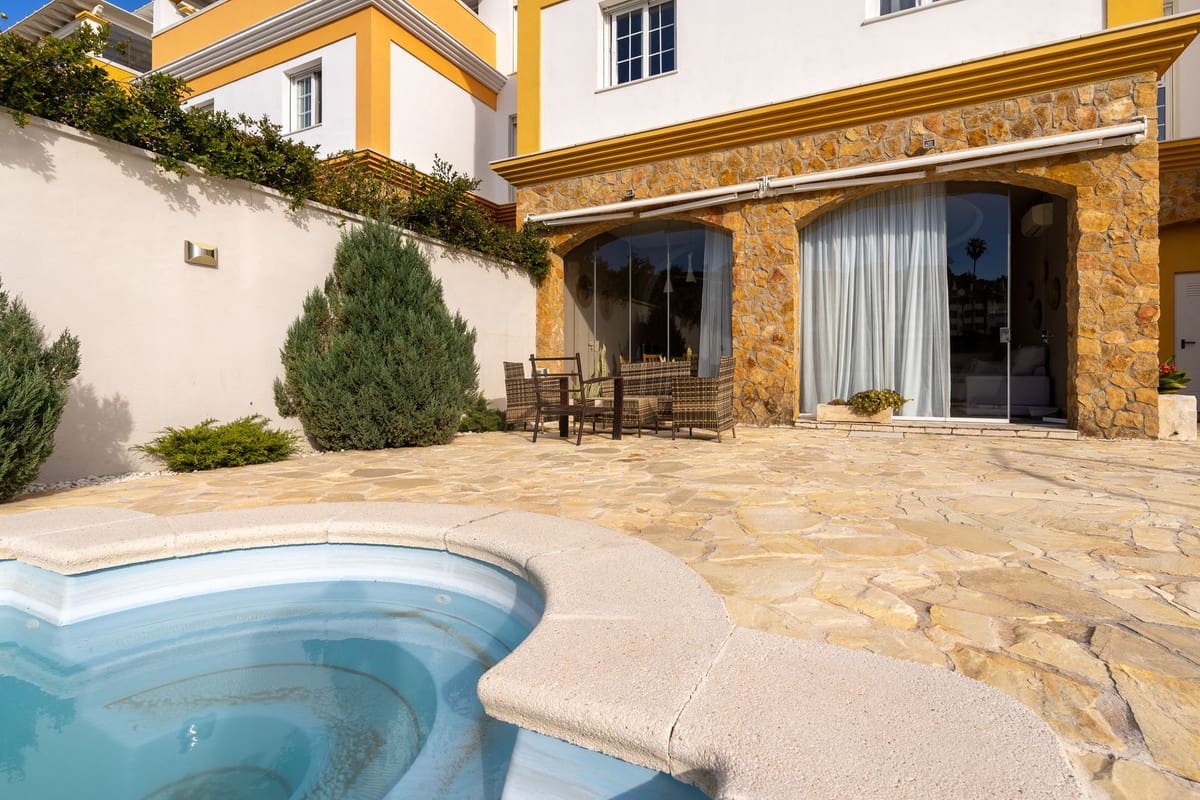 4 chambre Maison de Ville à vendre à Calahonda avec piscine garage - 689 000 € (Ref: 9787032)