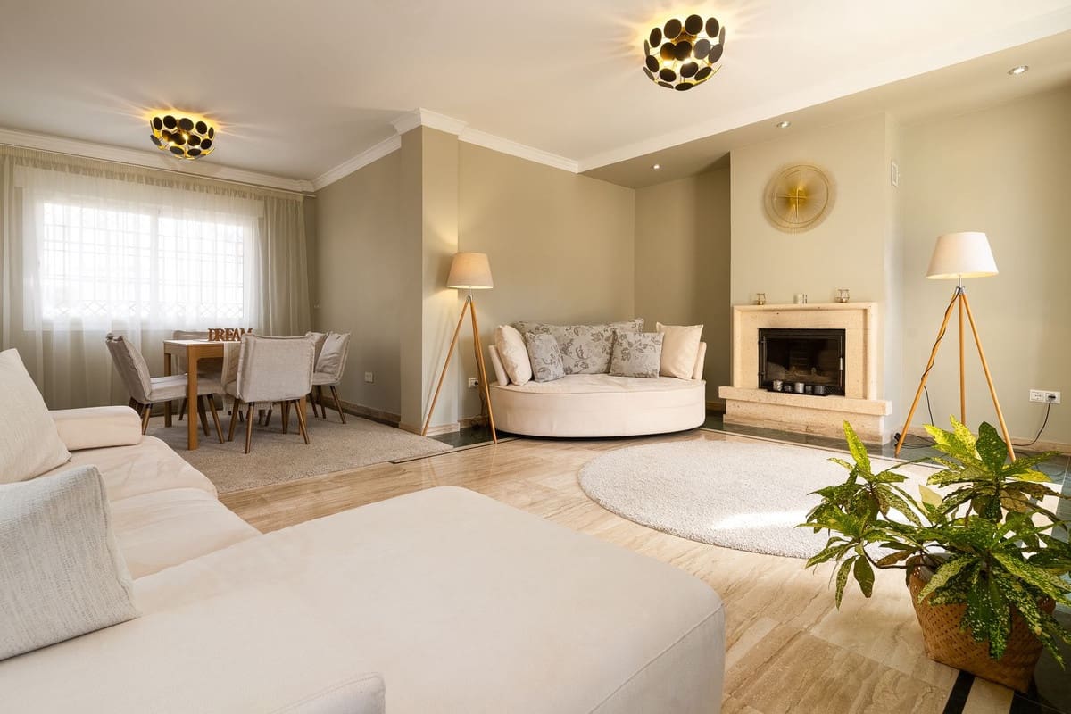 4 chambre Maison de Ville à vendre à Calahonda avec piscine garage - 689 000 € (Ref: 9787032)