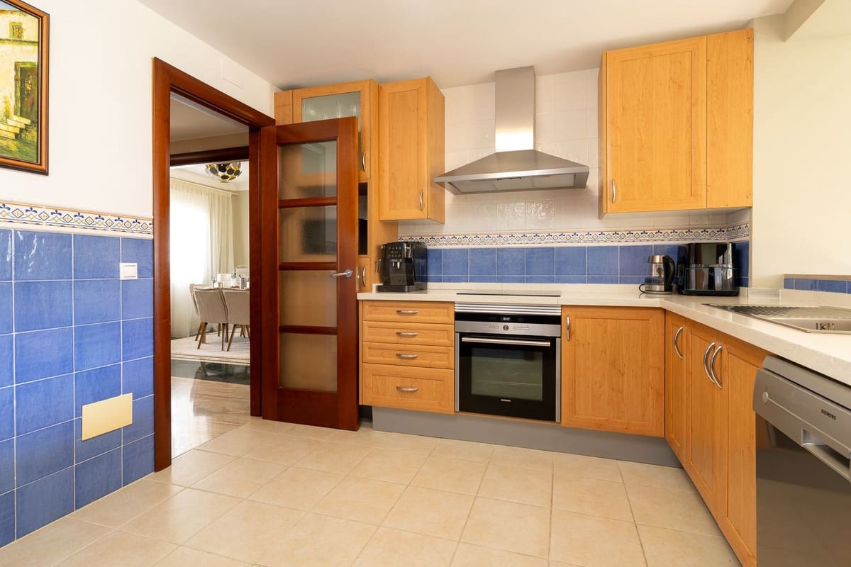 4 chambre Maison de Ville à vendre à Calahonda avec piscine garage - 689 000 € (Ref: 9787032)