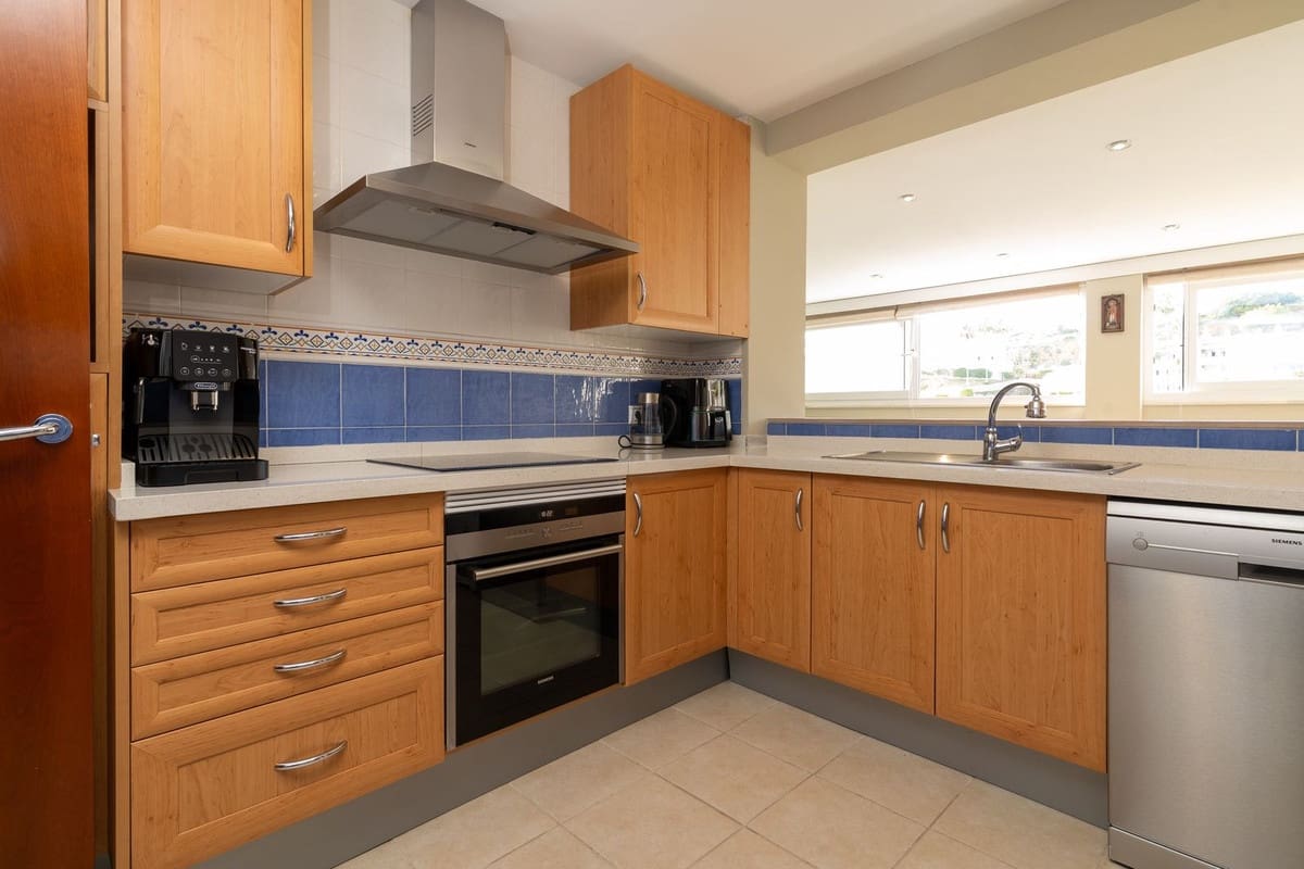 4 chambre Maison de Ville à vendre à Calahonda avec piscine garage - 689 000 € (Ref: 9787032)