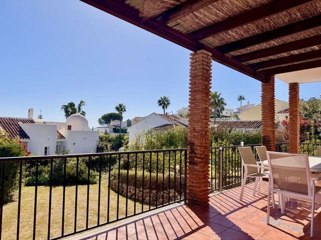 3 sypialnia Willa na sprzedaż w Calahonda, Mijas z basenem garażem - 650 000 € (Ref: 9787033)