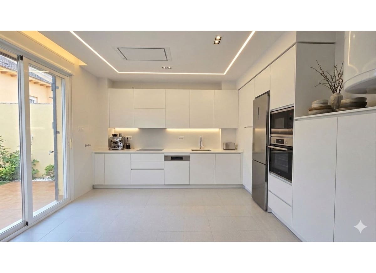 4 sypialnia Dom na sprzedaż w Calahonda z basenem garażem - 639 000 € (Ref: 9787034)