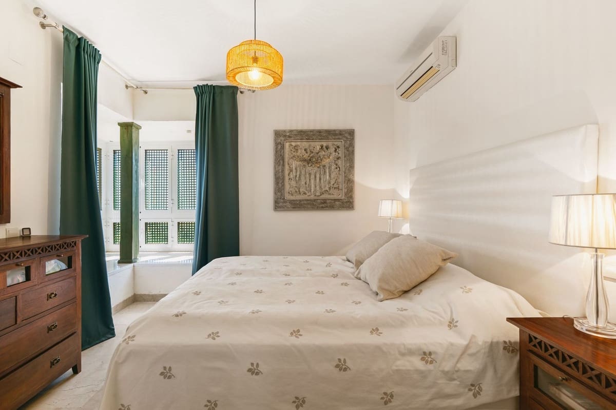 3 bedroom Apartment for sale in Calahonda with pool - € 635,000 (Ref: 9787035)