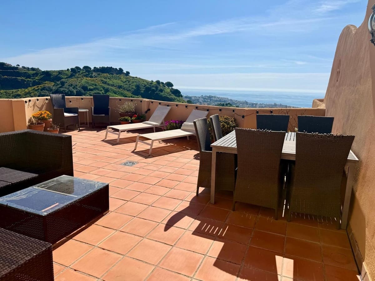 3 bedroom Penthouse for sale in Calahonda with pool - € 465,000 (Ref: 9787038)