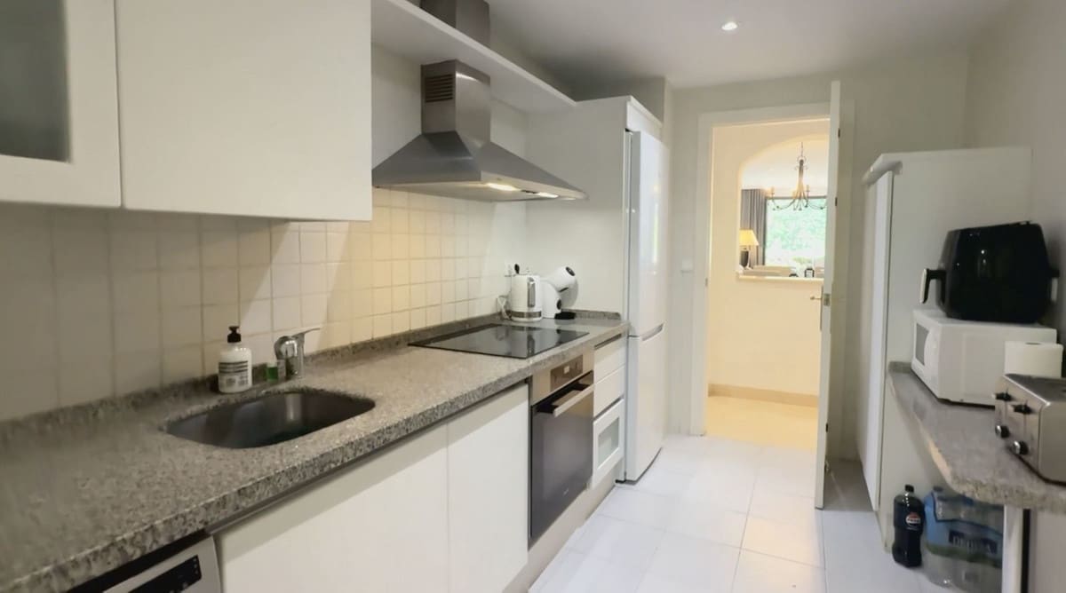 3 sypialnia Apartament na sprzedaż w Los Arqueros z basenem garażem - 475 000 € (Ref: 9787933)