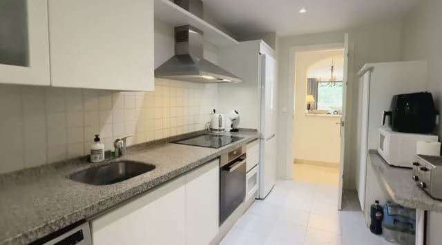 3 sypialnia Apartament na sprzedaż w Los Arqueros, Benahavís z basenem garażem - 475 000 € (Ref: 9787933)