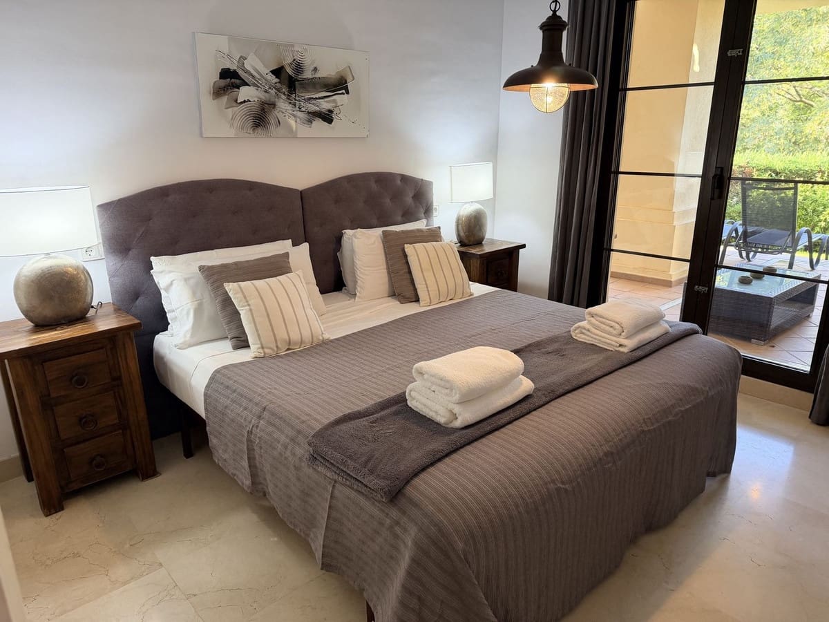 3 sypialnia Apartament na sprzedaż w Los Arqueros z basenem garażem - 475 000 € (Ref: 9787933)