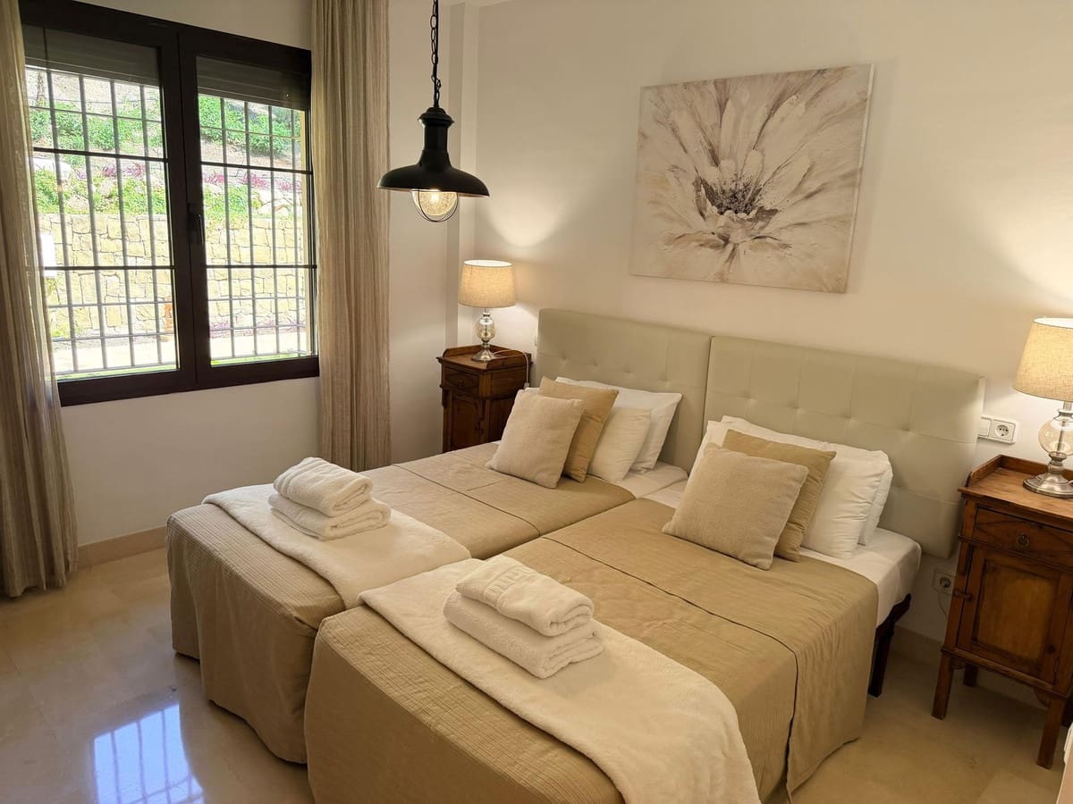 3 sypialnia Apartament na sprzedaż w Los Arqueros z basenem garażem - 475 000 € (Ref: 9787933)