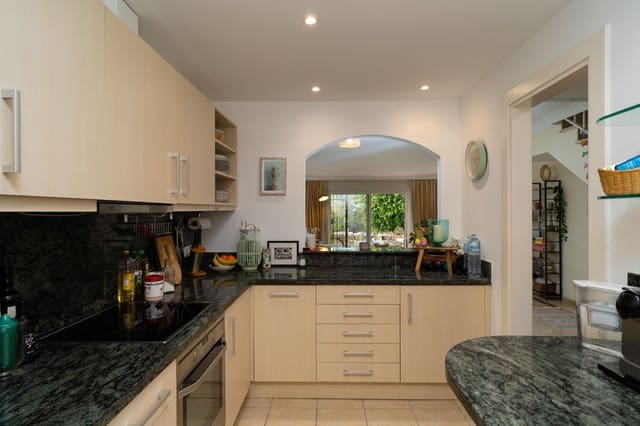 2 soverom Hus til salgs i Nueva Atalaya, Estepona med svømmebasseng garasje - € 460 000 (Ref: 9787934)