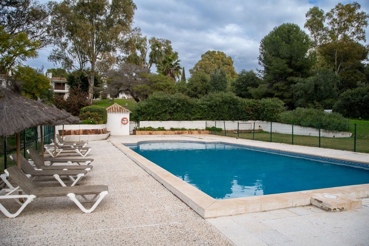 2 makuuhuone Omakotitalo myytävänä paikassa New Golden Mile mukana uima-altaan 
autotalli - 460 000 € (Ref: 9787934)