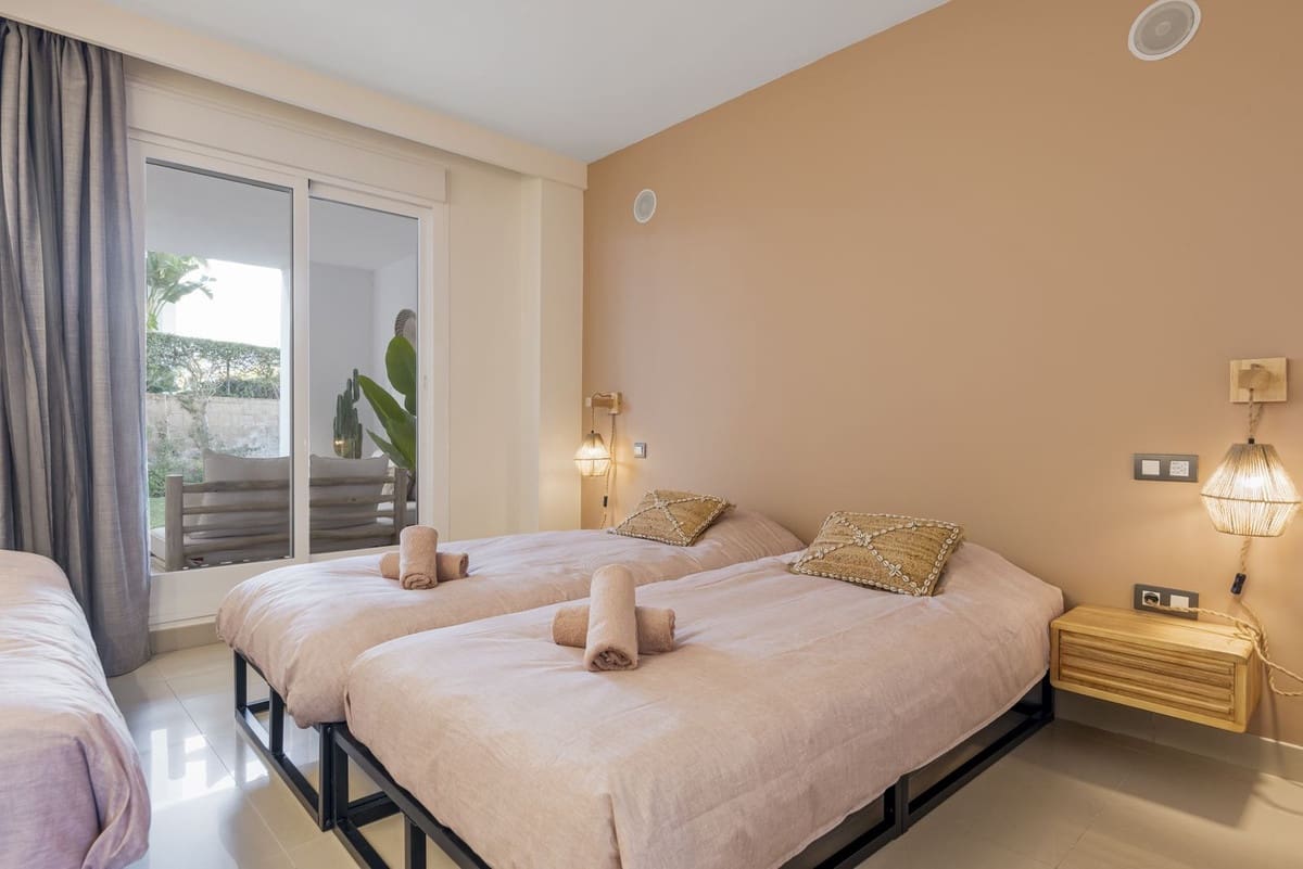 2 soveværelse Lejlighed til salg i Estepona med swimmingpool garage - € 420.000 (Ref: 9787935)