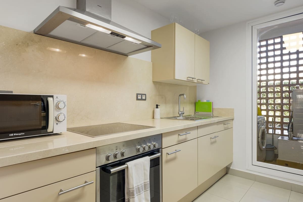 2 soveværelse Lejlighed til salg i Estepona med swimmingpool garage - € 420.000 (Ref: 9787935)