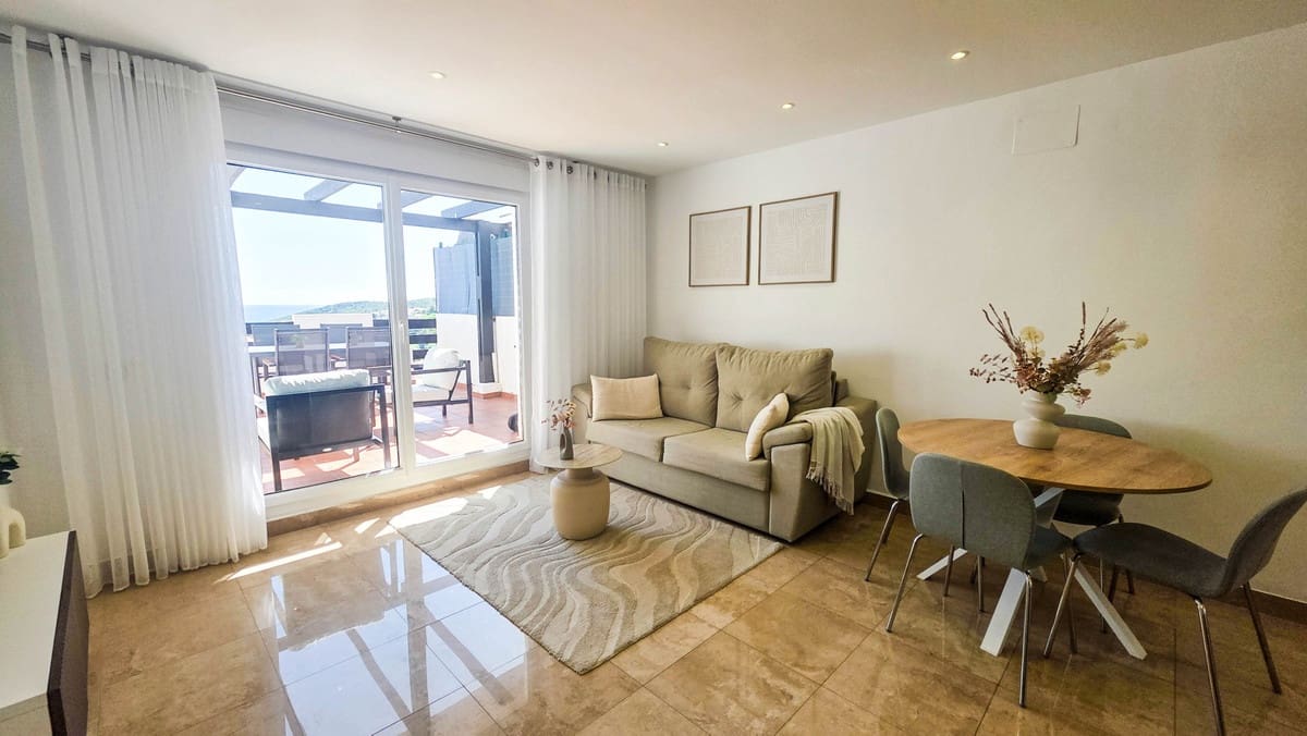 2 bedroom Apartment for sale in La Duquesa / Puerto de la Duquesa with pool garage - € 299,900 (Ref: 9787936)