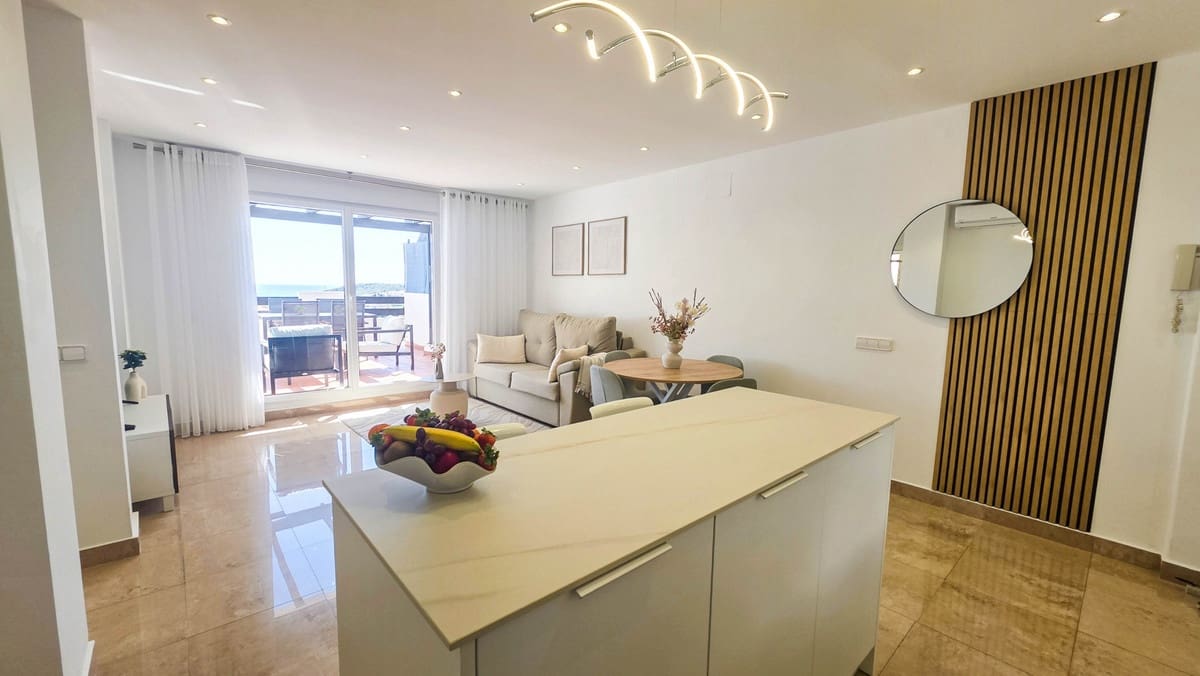2 bedroom Apartment for sale in La Duquesa / Puerto de la Duquesa with pool garage - € 299,900 (Ref: 9787936)