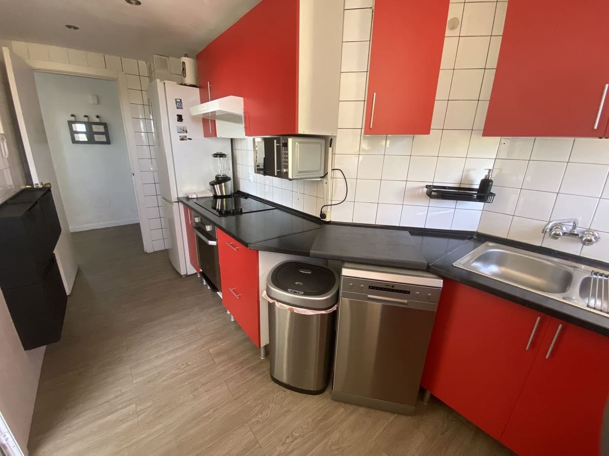 2 soverom Leilighet til salgs i Estepona med svømmebasseng garasje - € 290 000 (Ref: 9787937)