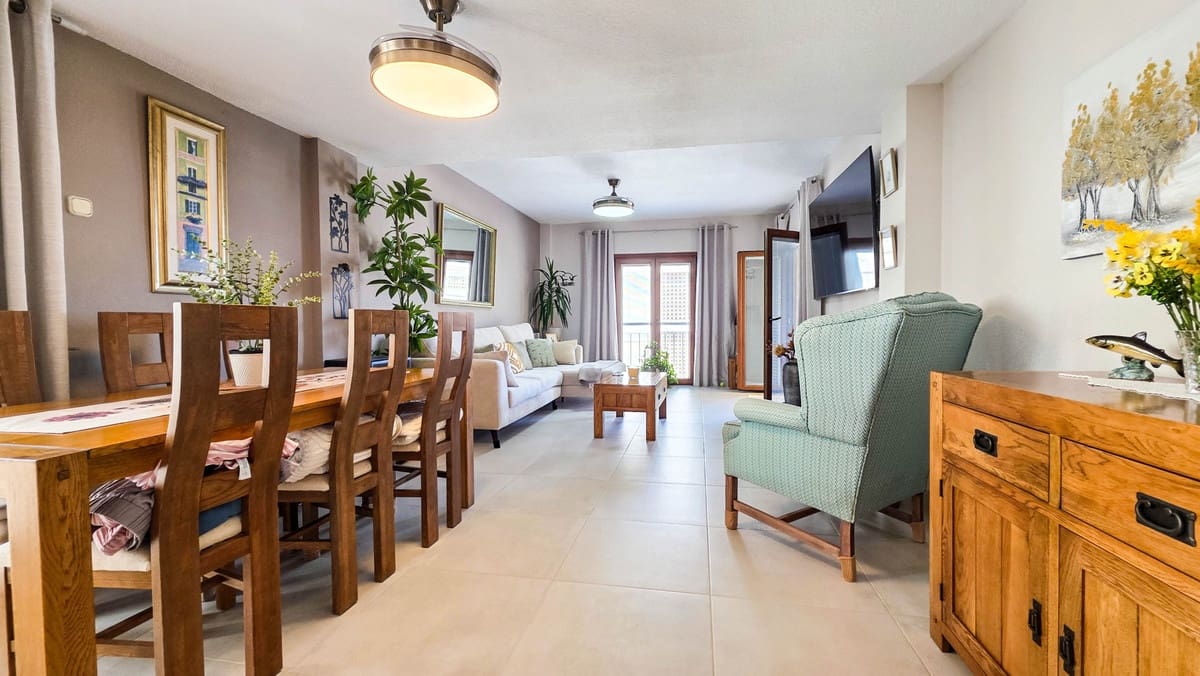 3 bedroom Penthouse for sale in La Duquesa / Puerto de la Duquesa with pool garage - € 389,000 (Ref: 9788856)