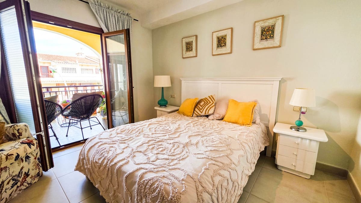 3 bedroom Penthouse for sale in La Duquesa / Puerto de la Duquesa with pool garage - € 389,000 (Ref: 9788856)