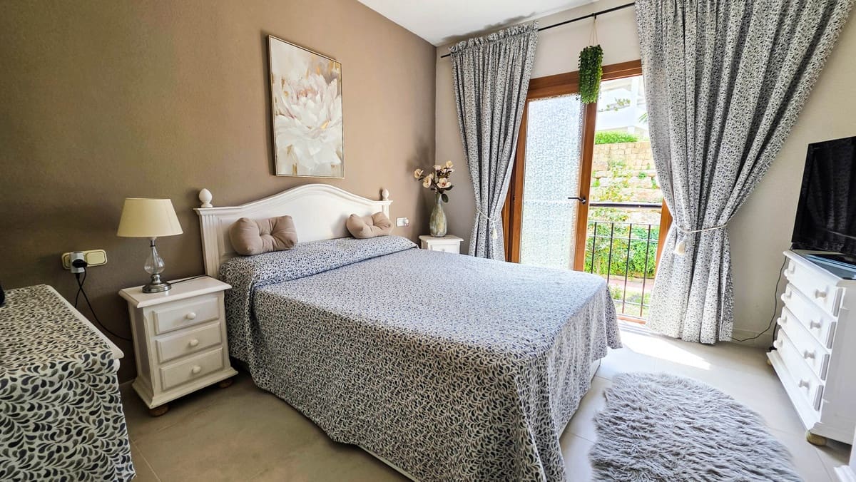 3 bedroom Penthouse for sale in La Duquesa / Puerto de la Duquesa with pool garage - € 389,000 (Ref: 9788856)