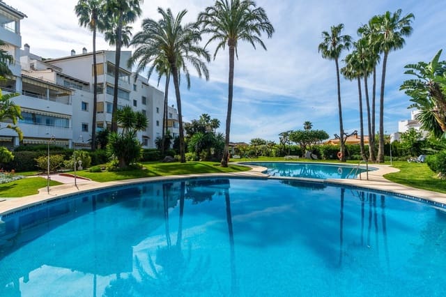 2 chambre Appartement à vendre à Nueva Atalaya, Estepona avec piscine garage - 315 000 € (Ref: 9788859)