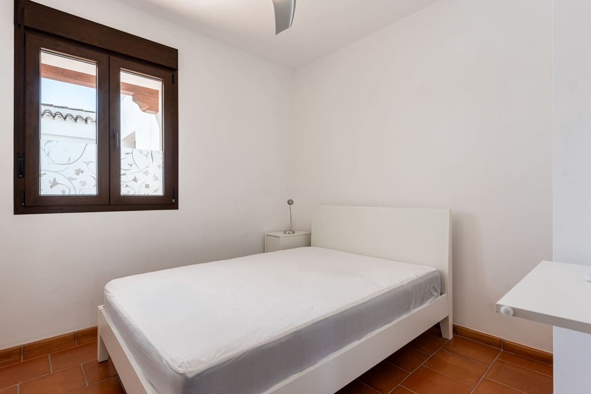Apartamento de 2 habitaciones en Benahavís en venta - 220.000 € (Ref: 9788860)