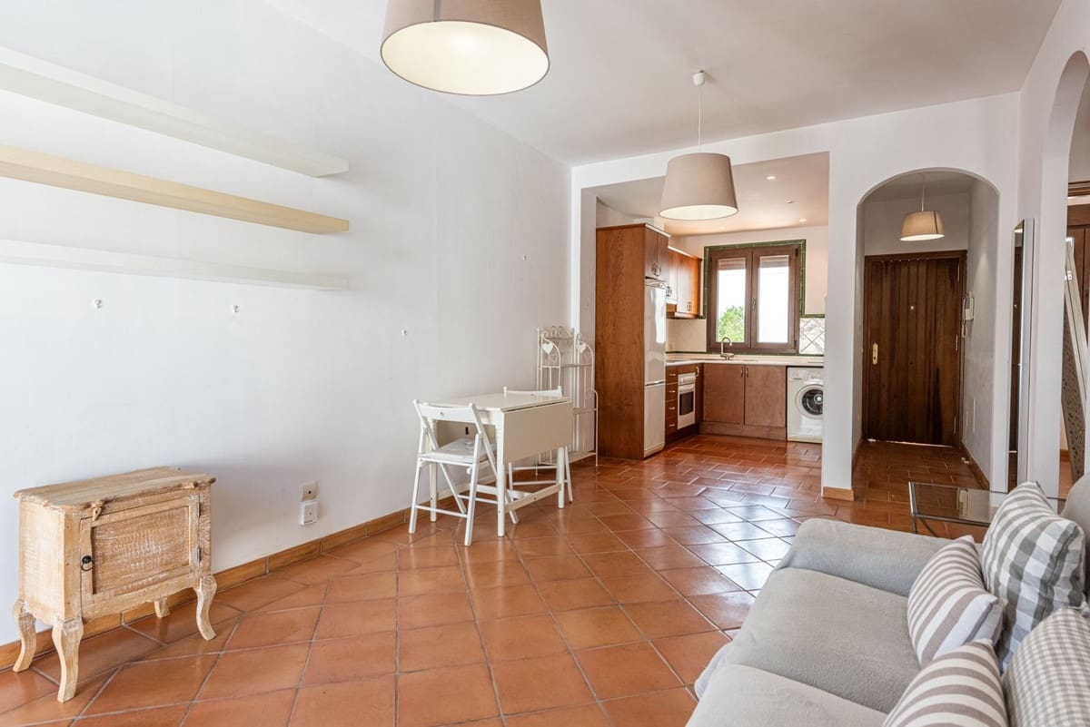 Apartamento de 2 habitaciones en Benahavís en venta - 220.000 € (Ref: 9788860)